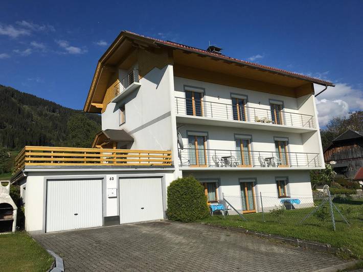 Ferienwohnung für 4 Personen, mit Balkon und Terrasse sowie Garten und Seeblick in Sappl