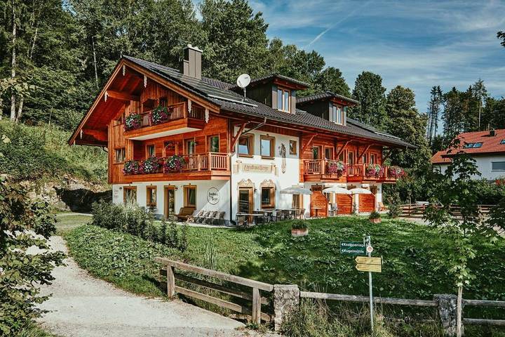 Hotel für 2 Personen, mit Terrasse und Whirlpool sowie Garten und Pool