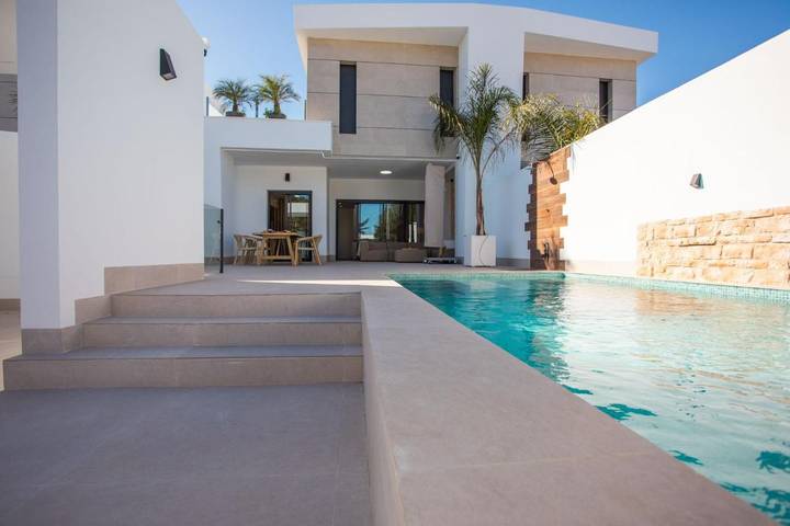 Casa rural para 6 personas, con vistas además de piscina y terraza en Dolores