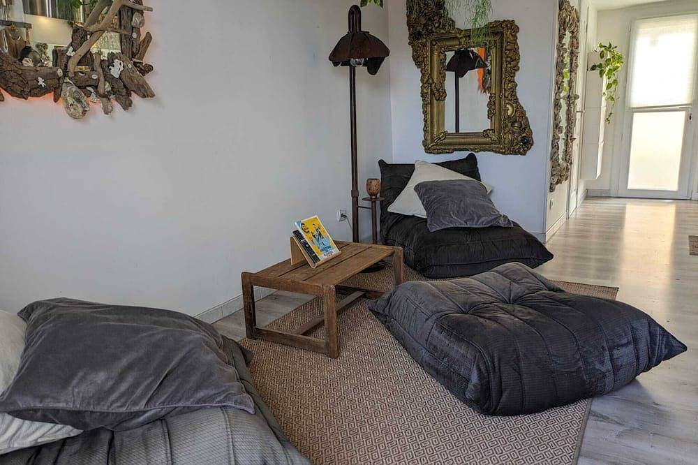 Appartement entier, Appartement de Charme climatisé a 150 mètres de la plage d’honneur in Marseillan, Côte d'Améthyste
