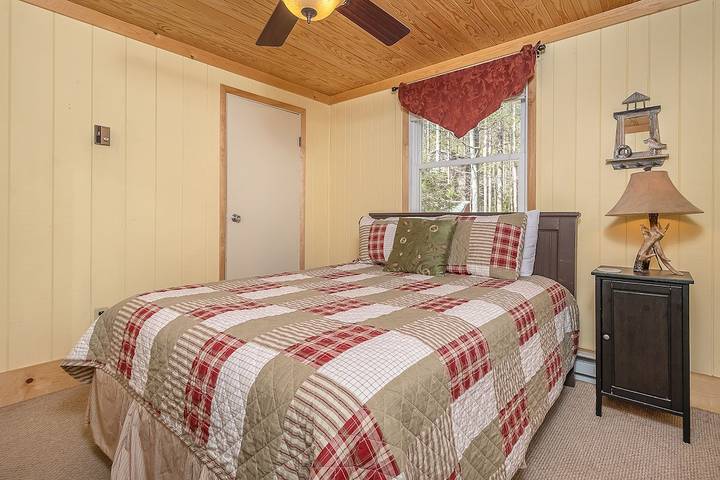 Vacation house for 6 people, with terrace and hot tub, with pets in Deep Creek Lake