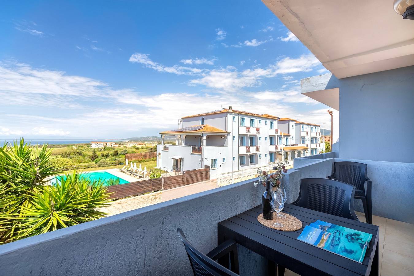 Appartement entier, Appartement 'Con Balcone' avec vue sur la mer, Wi-Fi et climatisation in La Muddizza, Valledoria