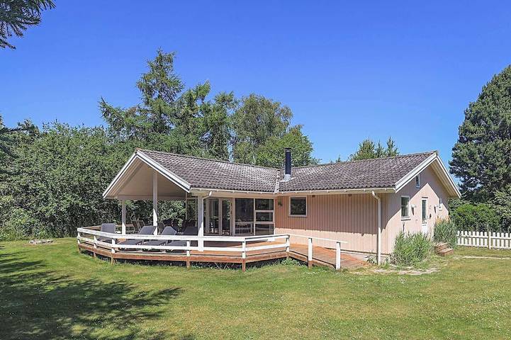 Ferienhaus für 10 Personen, mit Whirlpool und Terrasse auf Seeland