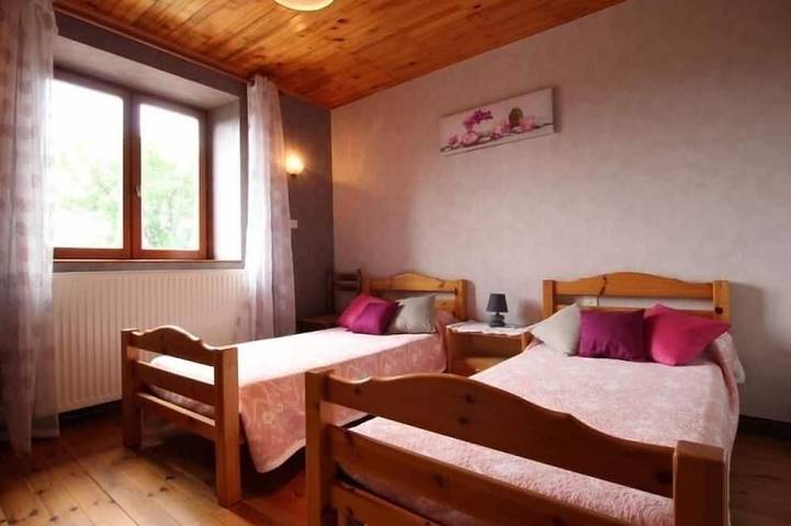 Gîte pour 5 personnes, avec Jardin à Jullianges - 4