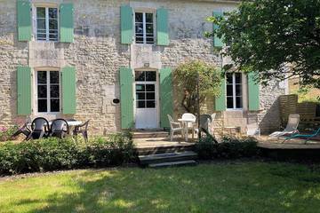 Gîte pour 10 personnes, avec terrasse et jardin à Damvix