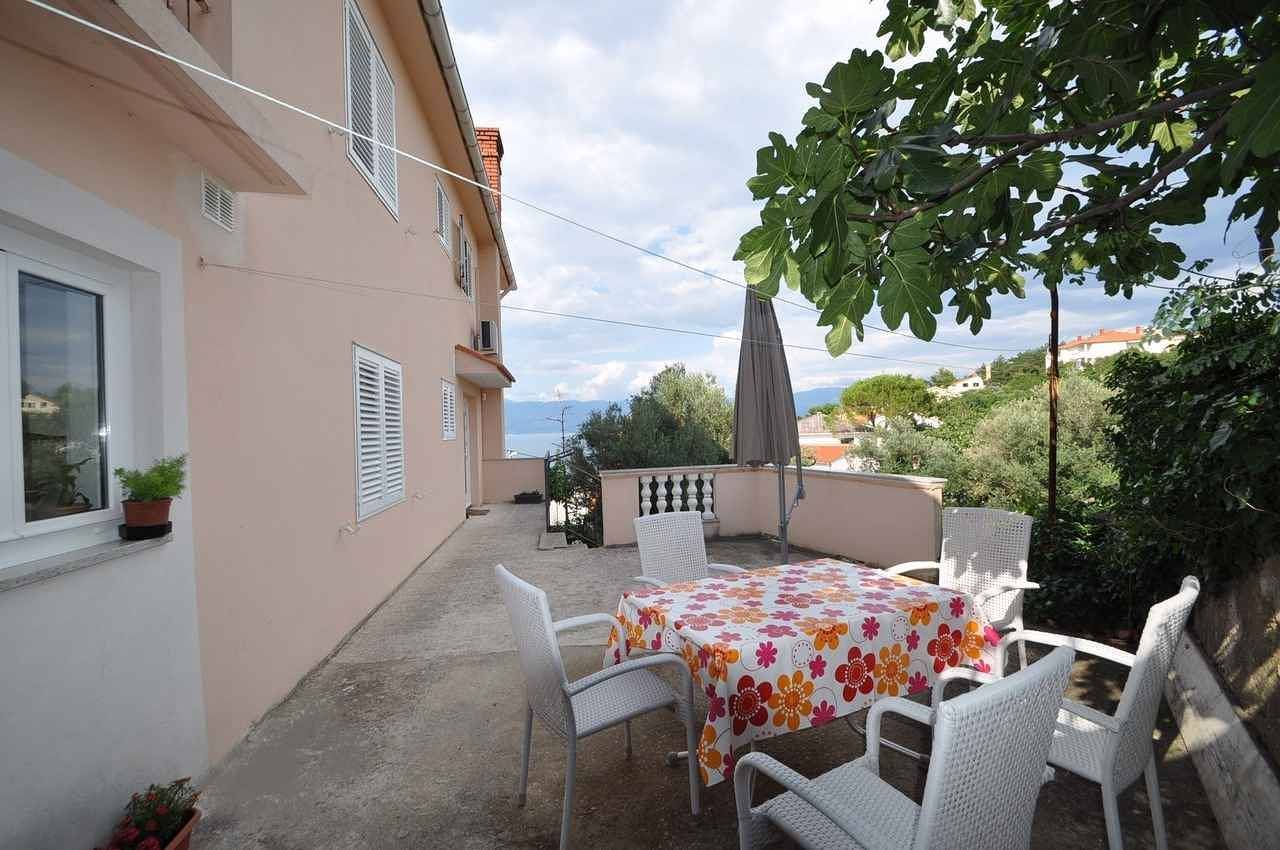 Ganze Ferienwohnung, Ferienwohnung 200 m vom Meer entfernt  in Vrbnik, Krk