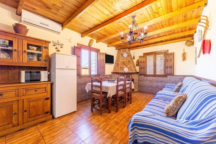 'Casa Rural La Jirola -Vivienda 2' con vistas a la montaña, Wi-Fi y aire acondicionado in Abrucena, Cordillera Penibética