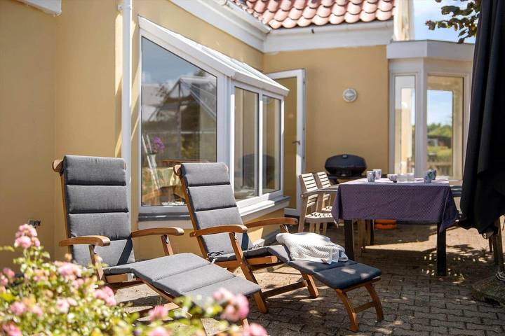 Ferieudlejning for 4 personer, med terrasse og have i Øster Hurup