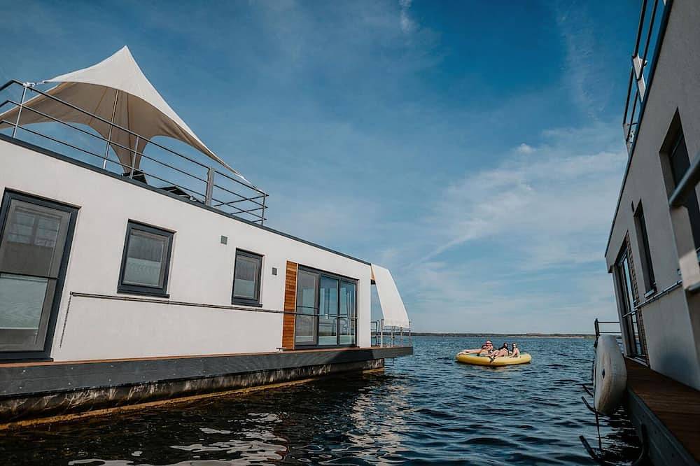 Floatinghouse Seeschwäche: mit Terrasse & Kamin in Laasow, Vetschau