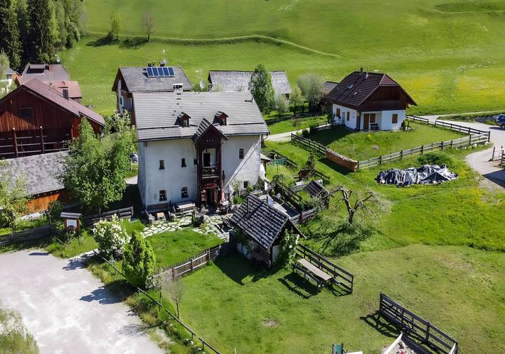 Ganze Wohnung, Apartment 'Plazores Dai Sü' mit Bergblick, Gemeinschaftsterrasse und Wlan in San Vigilio di Marebbe, Enneberg