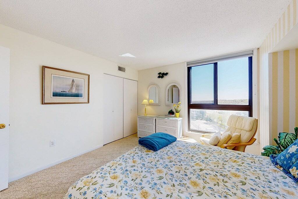 Ganze Wohnung, Sea Colony Oceanside Condo w/Private Washer and Dryer, Free Wifi, & Shared Pool in Sea Colony, Middlesex Beach