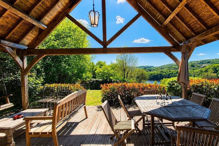 Gîte pour 8 personnes, avec terrasse à Marigny-l'Église