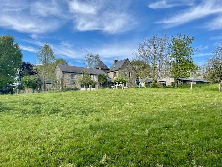 Location de vacances pour 9 personnes, avec Terrasse ainsi que Jardin et Vue à Tirepied