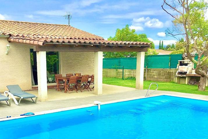 Location de vacances pour 8 personnes, avec Terrasse et Jardin ainsi que Piscine et Vue dans Golf Club (Carcassonne)