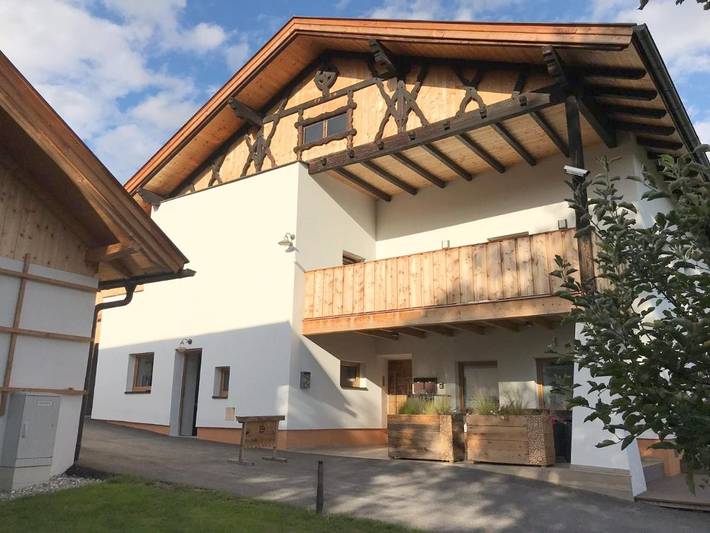 Ferienwohnung für 2 Personen, mit Terrasse und Garten sowie Ausblick in Absam