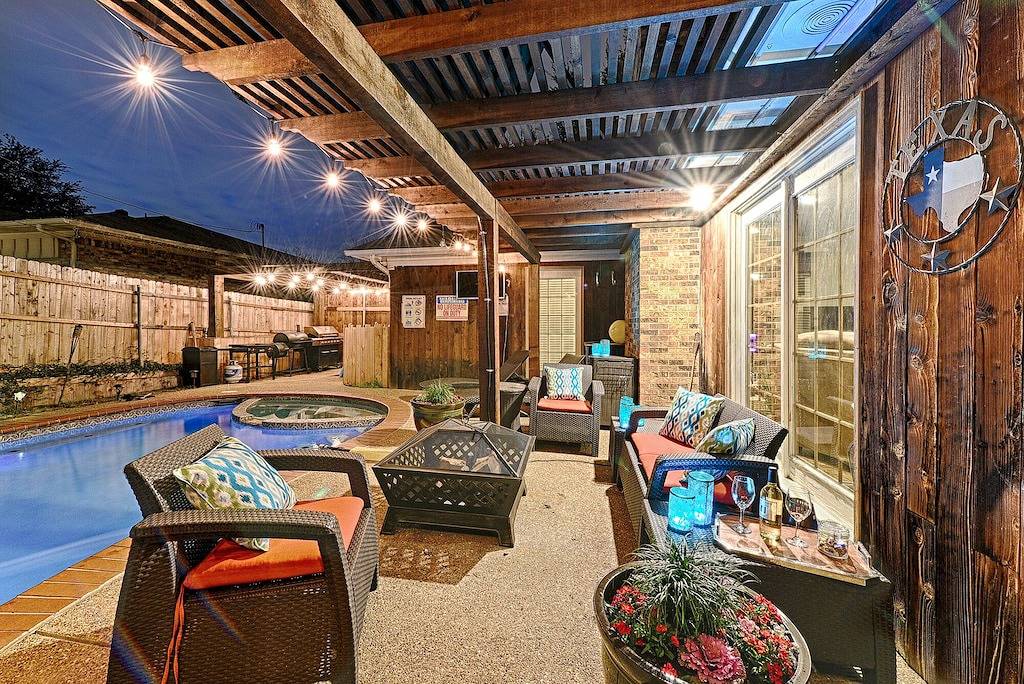 Beheiztes Schwimmbecken, Whirlpool, Billardtisch, Ping Pong, Dart, Tischfußball, Shuffleboard in Irving, Dallas County