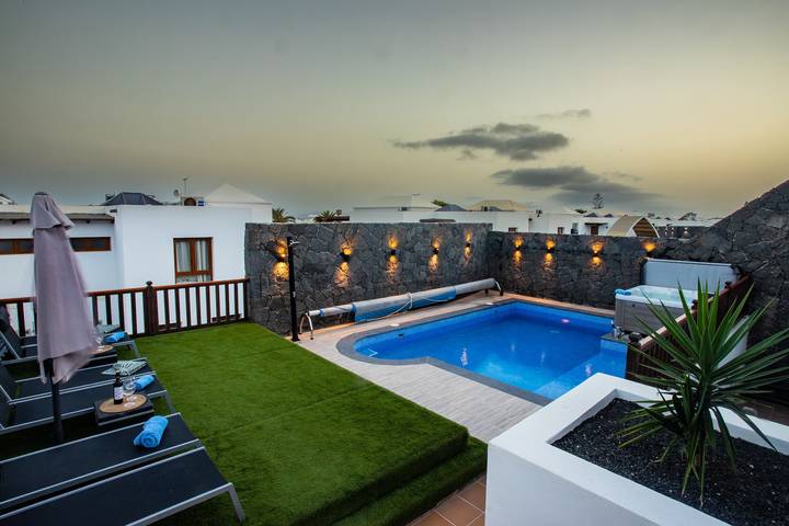 Ferienhaus für 10 Personen, mit Balkon und Whirlpool sowie Garten und Kinderpool in Playa Blanca - 4