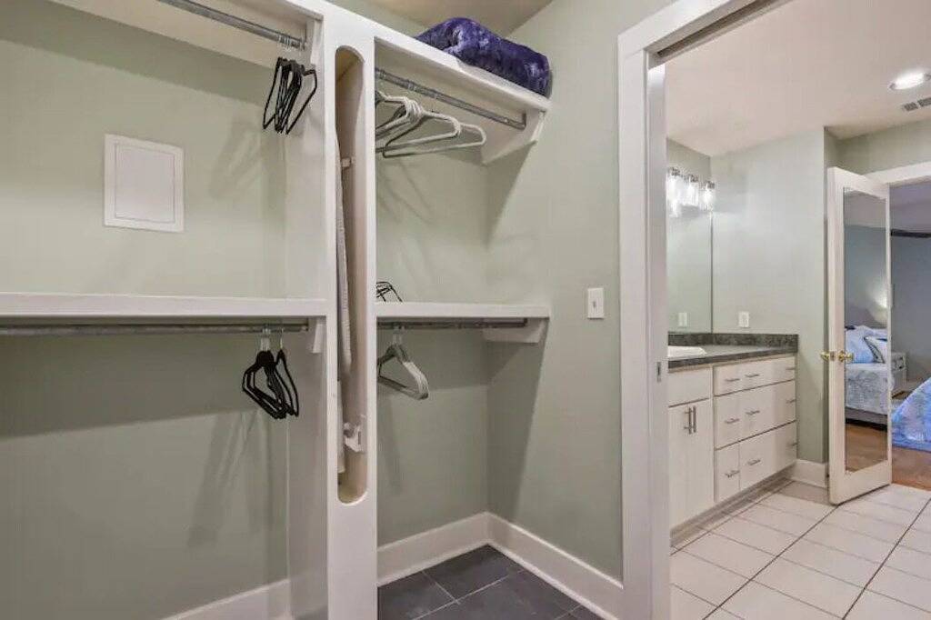 Hidden Gem near the Beach and Downtown-Guest House only in Gulfport, Harrison County