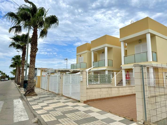 Ferienhaus für 4 Personen, mit Terrasse und Pool, mit Haustier in Oliva