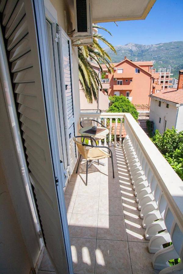 Gîte pour 2 personnes, avec terrasse et jardin à Budva - 4