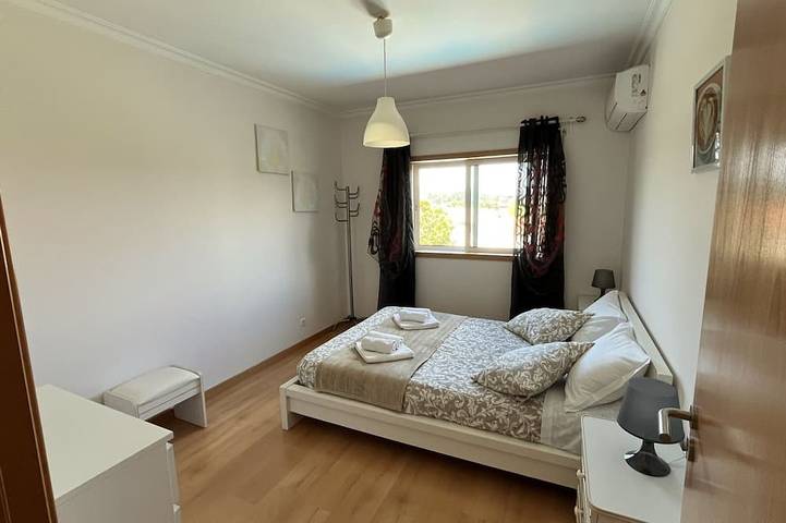 Location de vacances pour 8 personnes, avec balcon et jardin dans Freixo - 4