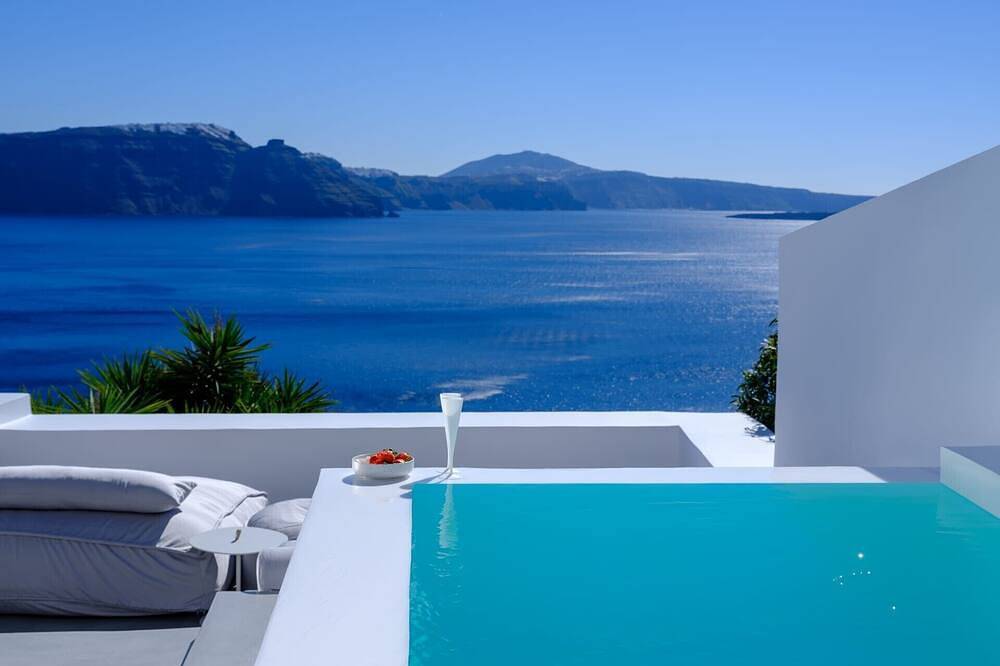 Luxury Retreat in Oia | Lathouri Cave Villa | Private Plunge Pool | Breathtaking Aegean Views in Oia, Santorini