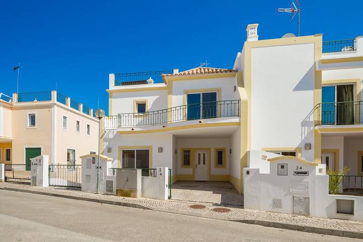 Villa für 9 Personen, mit Balkon und Terrasse