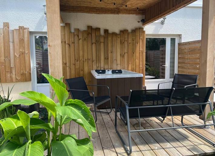 Appartement de vacances pour 4 personnes, avec Jacuzzi et Terrasse ainsi que Jardin et Sauna