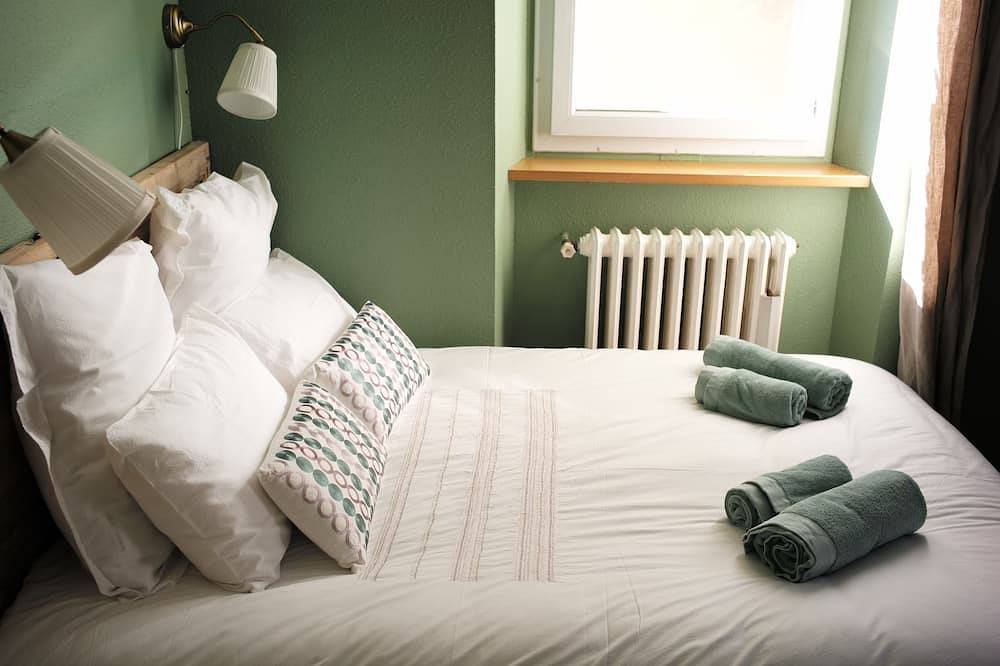 La Maison Farget, charming house, indoor pool, large terrace in Pernes-les-Fontaines, Parc naturel régional du Mont-Ventoux