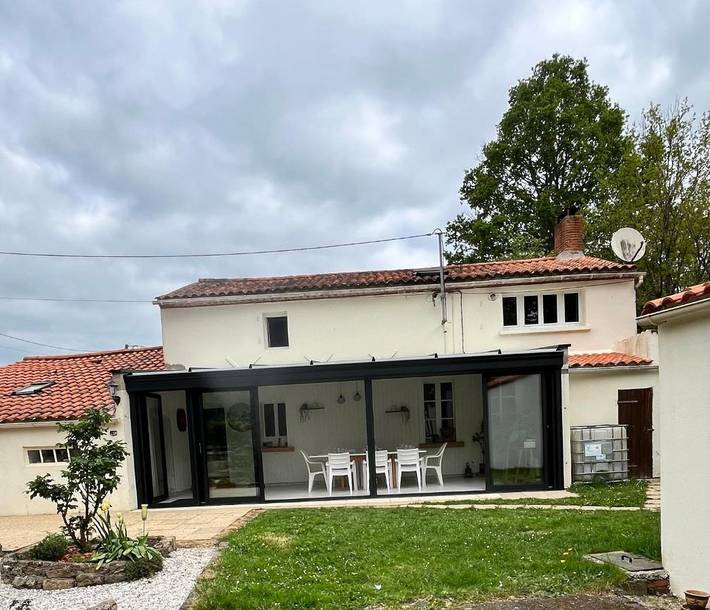 Location de vacances pour 10 personnes, avec Jacuzzi à Beaulieu-sous-la-Roche