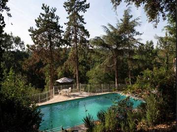 Gîte pour 4 personnes, avec piscine, adapté aux familles à Fajolles