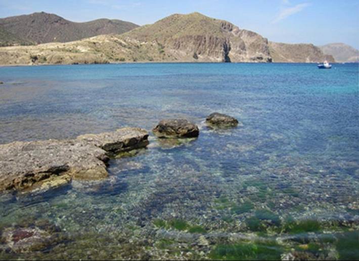 Gîte pour 8 personnes, avec balcon, adapté aux familles dans La Isleta del Moro - 4