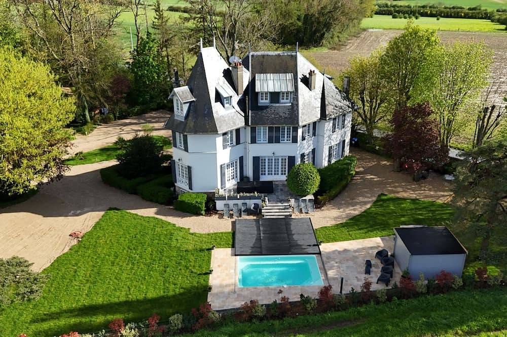 Manoir Spa sauna et piscine chauffée à 20 min de Disney in Montceaux-lès-Meaux, Seine-et-Marne