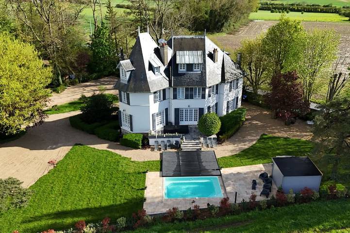 Villa pour 14 personnes, avec Jacuzzi et Terrasse ainsi que Jardin et Sauna