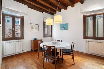 Vacation Rental for 4 Guests in Venice, Laguna di Venezia, Picture 4