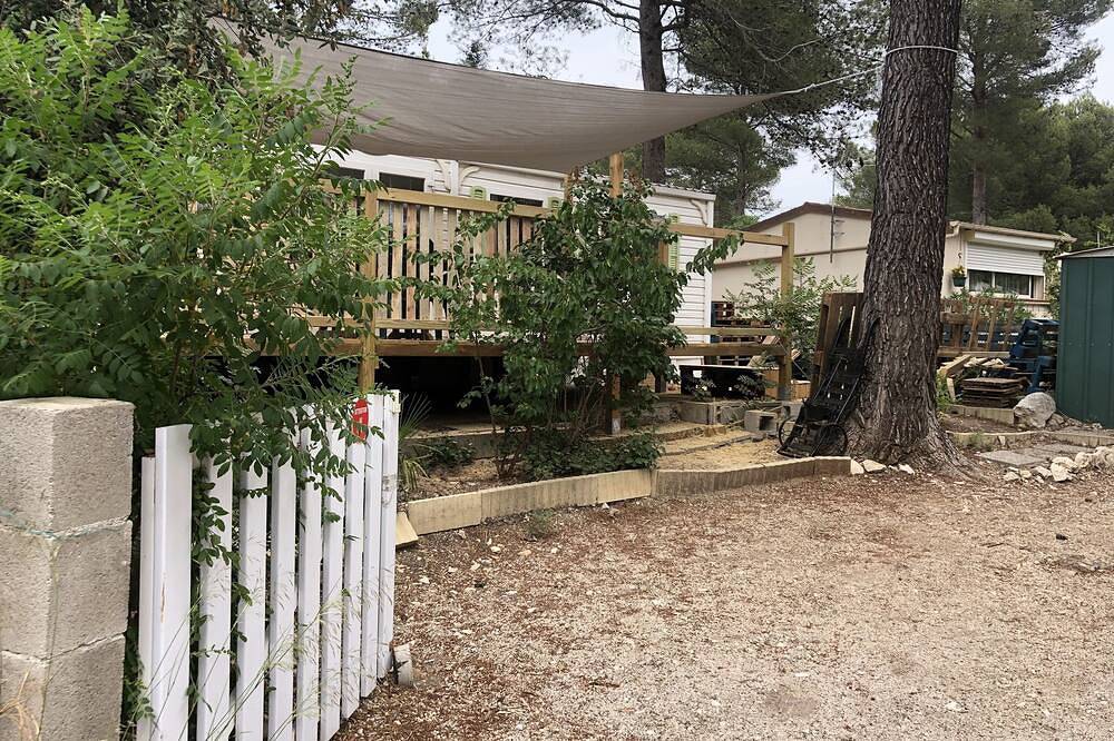 Mobile home 32 m2. Sleeps 4-6. In a secure residence in Circuit Paul-Ricard, Le Castellet