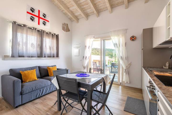 Ganze Wohnung, Ferienwohnung 'Borgo Del Mare 3' mit Meerblick, privater Terrasse und Klimaanlage in Isola Rossa, Trinità d'Agultu e Vignola