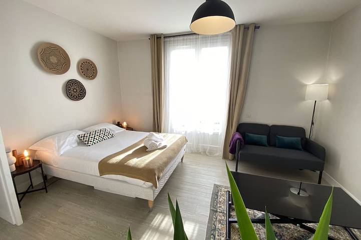 Appartement entier, Grand studio calme avec balcon & parking gratuit in Tours, Région de Tours