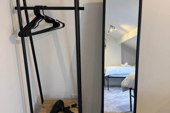 Entire apartment, Walk to Train Bolton ~Free Parking ~close to Shops in Bolton, Greater Manchester