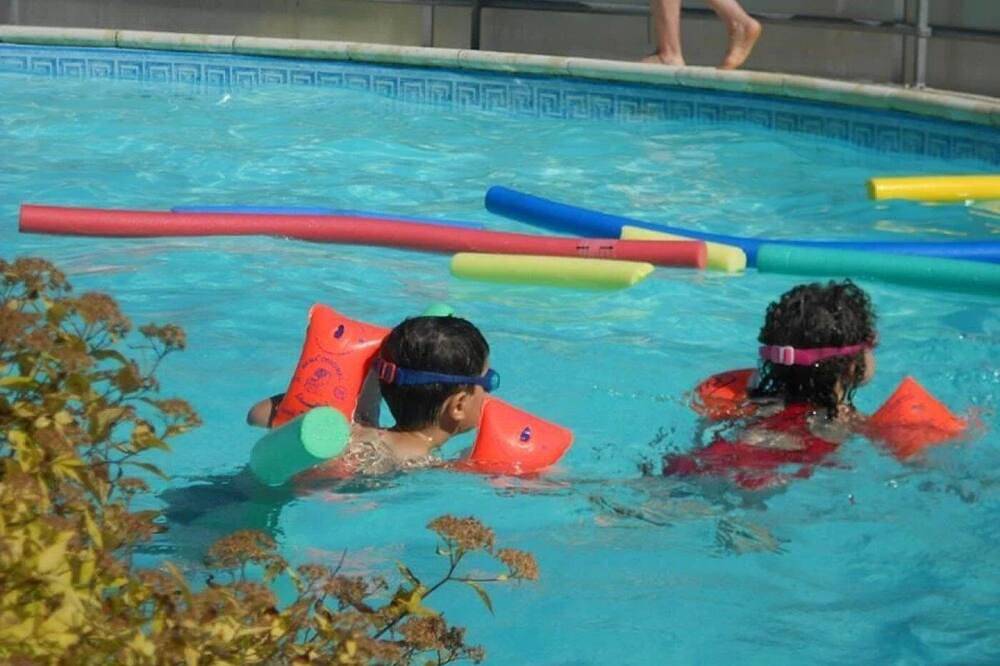 Zecamping 4* animé piscine chauffée chiens acceptés mobil-home clim in Salles-Curan, Lago de Pareloup