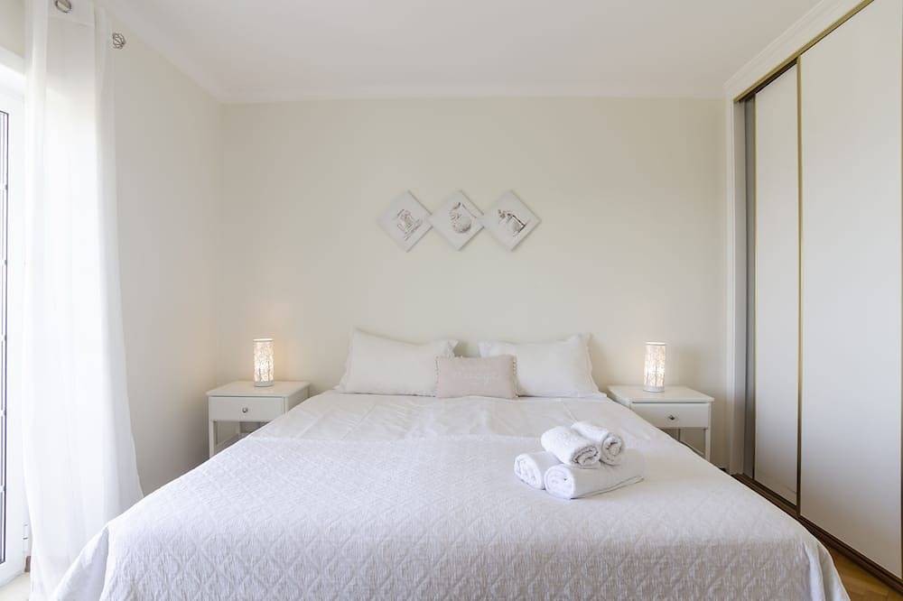 Villa with Private Pool & Sea View in Nazaré, Leiria District