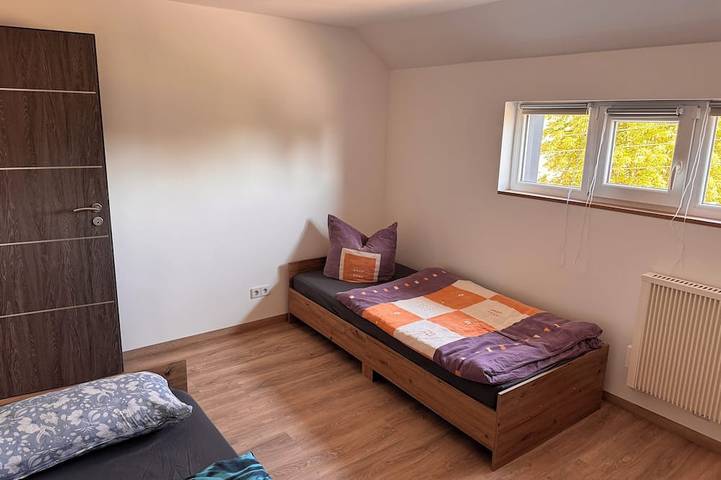 Ganze Wohnung, Schöne Dachgeschoss Wohnung in ruhiger Lage 5 Minuten vom Badesee entfernt in Elsteraue, Burgenlandkreis