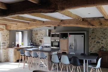 Location de vacances pour 8 personnes, avec jardin ainsi que terrasse et jacuzzi à Villefranche-de-Rouergue