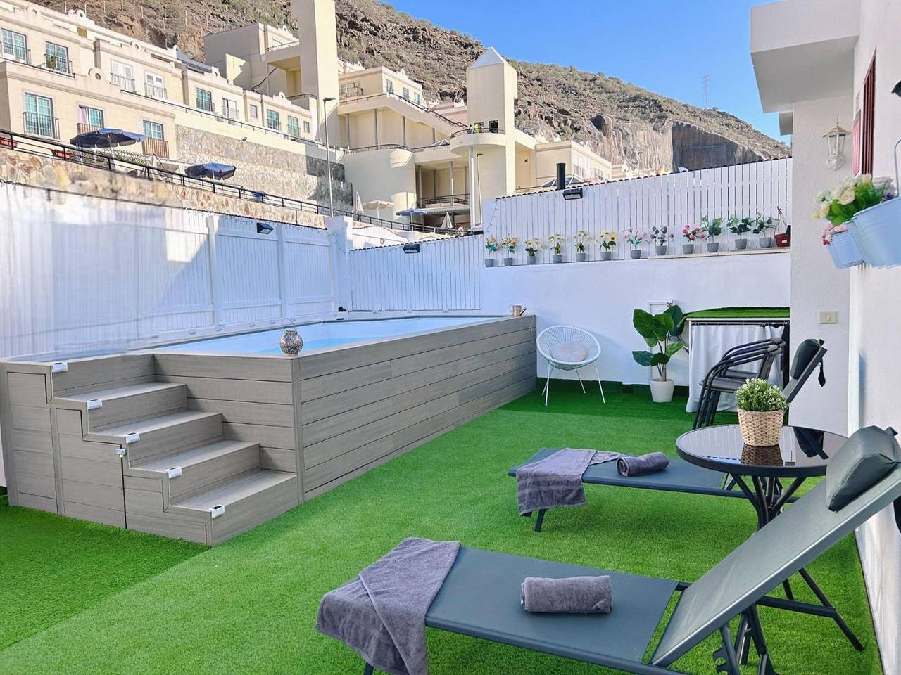 Villa Vacacional 'Big Puerto Rico Streetfront' con Vista a la Montaña, Wi-Fi y Aire Acondicionado in Mogán, Gran Canaria Sur
