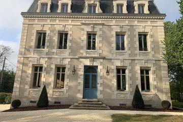 Cottage pour 24 personnes, avec jardin et piscine à Pamproux
