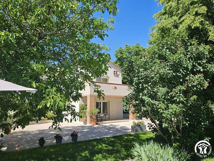 Gîte pour 4 personnes, avec Terrasse ainsi que Jardin et Piscine