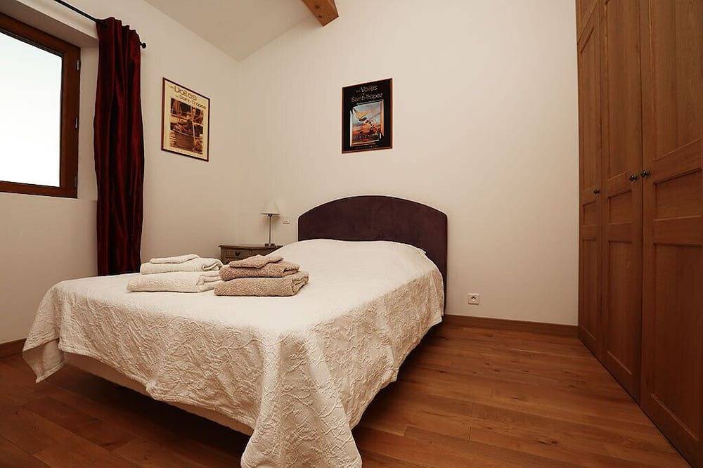 Pretty farmhouse tastefully renovated, air-conditioned, in the vineyards, with jacuzzi pool in Pampelonne, Ramatuelle