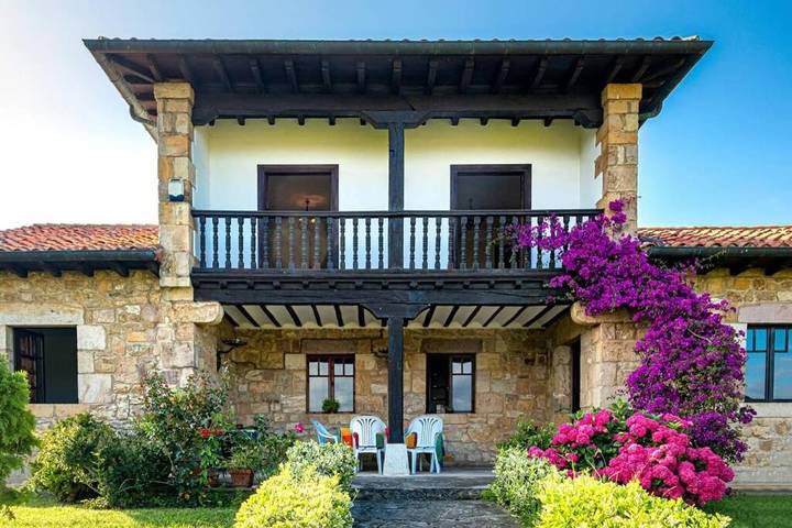 Casa rural para 10 personas, con vistas y terraza en Santillana del Mar
