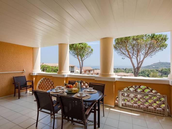 Gîte pour 6 personnes, avec jardin ainsi que piscine et terrasse dans Gare Du Dramont