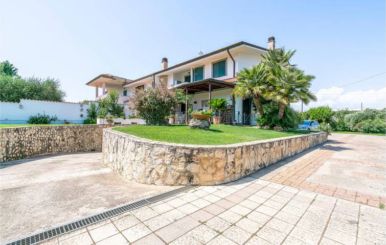 Appartement de vacances entier, Appartement confortable avec parking, Wi-Fi, terrasse et climatisation in Sabaudia, Agro Pontino